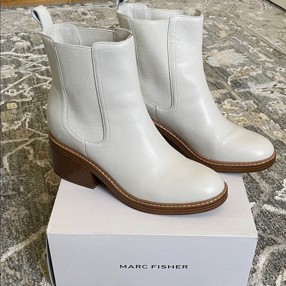 Marc Fisher Cream/White Leather Chelsea Ankle Boots with Brown Stacked Heel